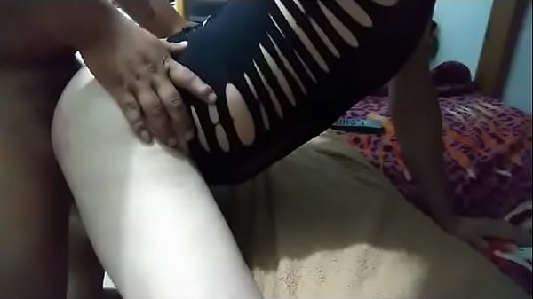 Play MP4 - GORDO ACTIVO CACHANDO PASIVA BLANCA EN SU CUARTO DE COMAS