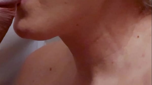 Impromptu glory hole blowjob 