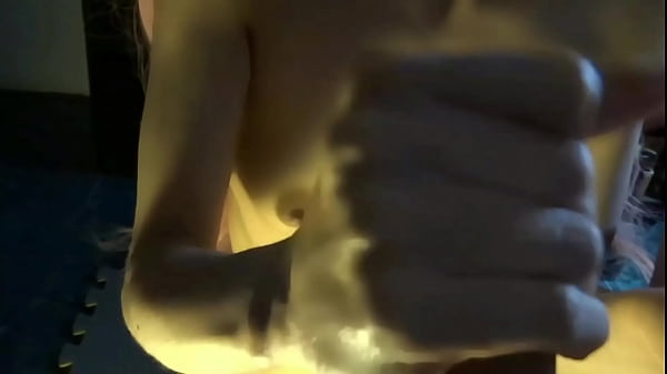 Lo conciento dejando que se corra en_mi boca despues de que tuvo un dia largo, no pude tragarmetanto semen!