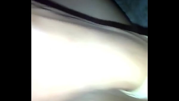 Chico joven_teen se_masturbahasta venirse yse llena su pancita de_semen