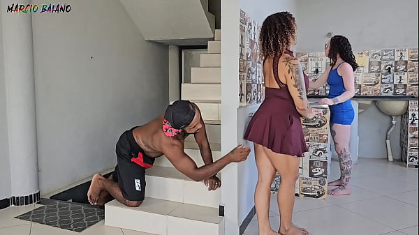 Minha Esposa Faz A Faxina E Nem Percebe Eu Comendo A Mae Dela thumbnail