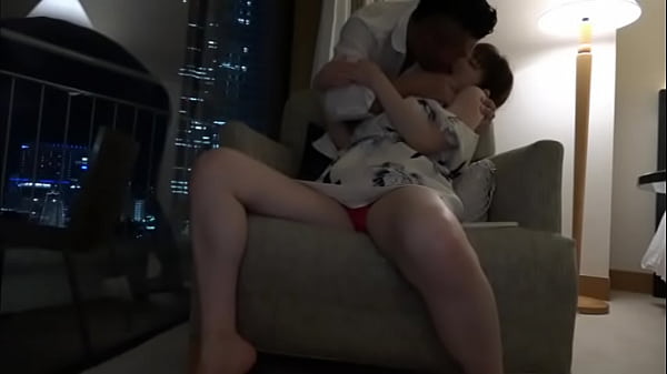 Nonton 2024年 10回以上雑誌の表紙を飾った大人気グラドル 事務所無視で撮影した過激映像 2 thumbnail