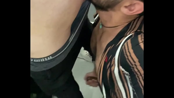 Orgia Bareback Desconhecidos No Banheiro P&uacute;blico, Um Passivo No Box Dando Para Todos - Ep 2 thumbnail