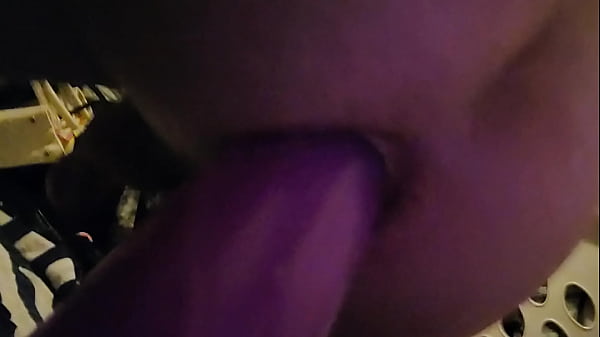 Play MP4 - Taylor Diamond toys with a big dildo