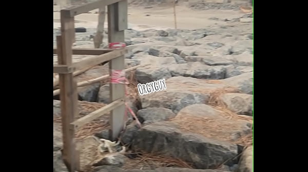 Nonton Beach Pussy Flashing thumbnail