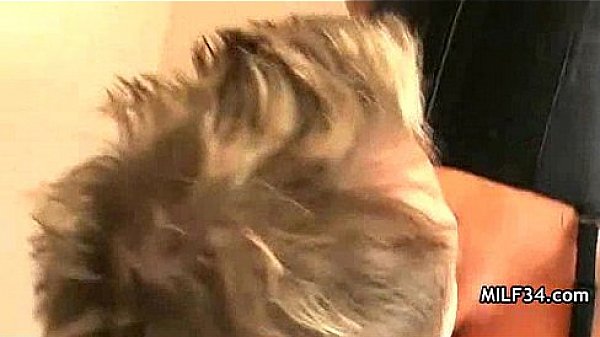 Nonton Milf Got Horny And Had Her Way With His Cock thumbnail