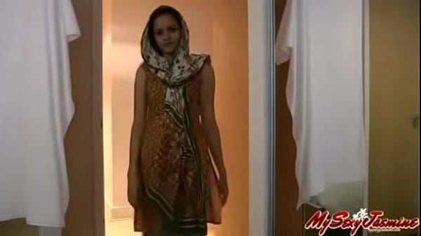 Play MP4 - Indian Sexy Beautiful Babe Jasmine Takes Of Her Bra