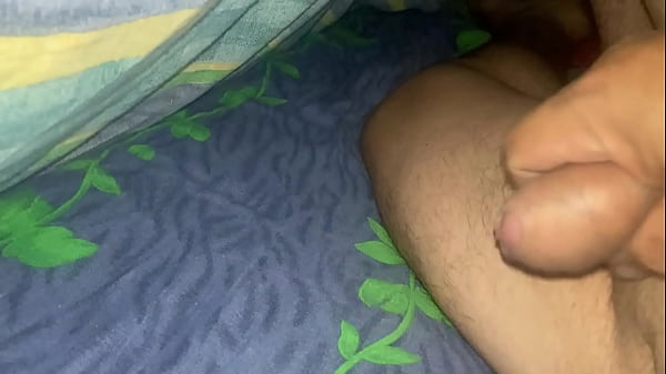 Paja en casa y aburrido.megustara comerle la cola a un maduro 