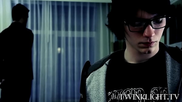 Reluctant twink seduced by hung vampire 