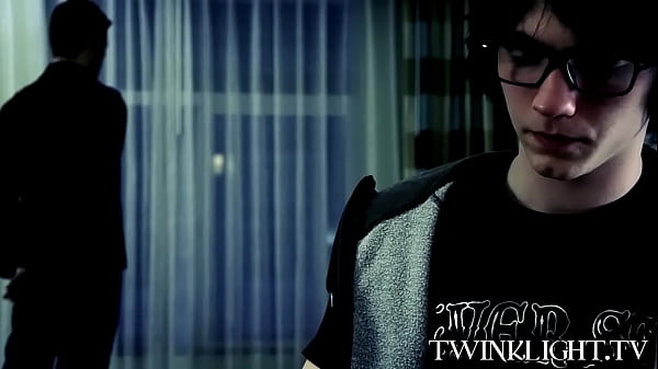 Play MP4 - Young vampire Krys Perez seduces and fucks twink Josh Bensan