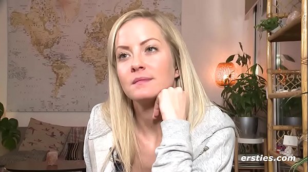 Play MP4 - Sweet Blonde Rubs Shaved Pussy