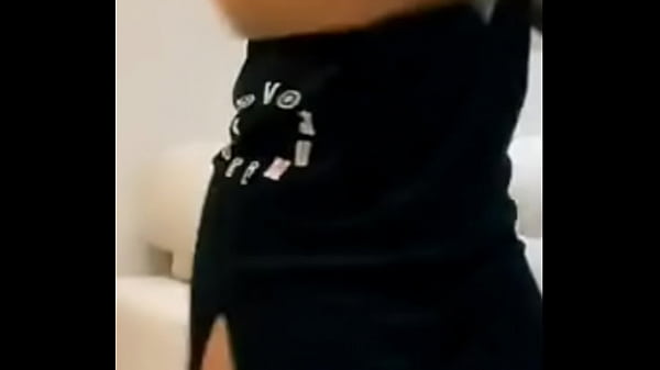 Novinha mostrando sua bucetinha no Tk 