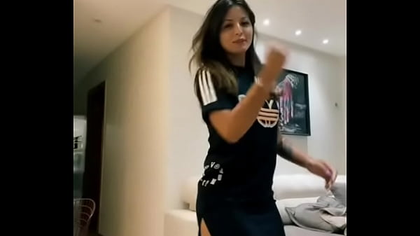 Novinha mostrando sua bucetinha no tk 