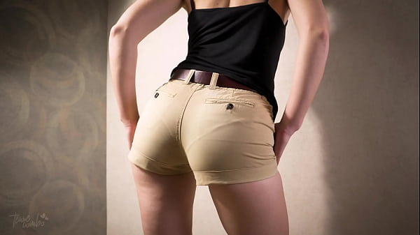 TeenAmateurIn Tight ShortsTeases_Her Visible Panty Line