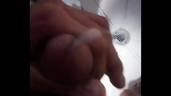 Play MP4 - Wanna see her cum real fast in the shower