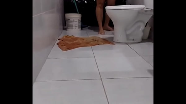 Garota De Programa Tomando Banho thumbnail