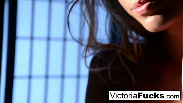 Play MP4 - Victoria White shows off her long legs and great ass while smoking