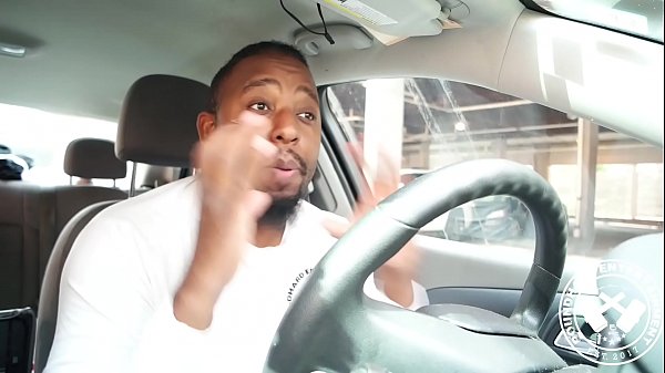 Huge Chunky_Black Booty Hooters Worker Pomo