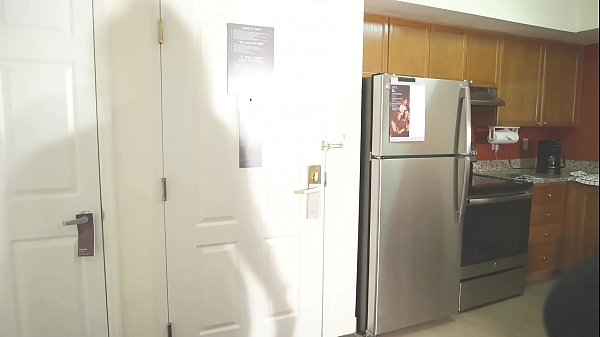 Play MP4 - Huge Chunky Black Booty Hooters Worker Pomo