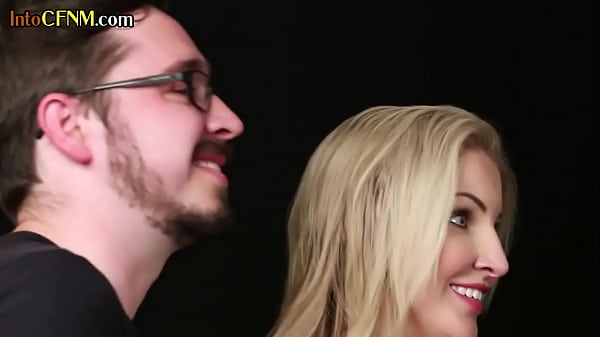 Play MP4 - CFNM babe shares bfs dick with uniformed femdom