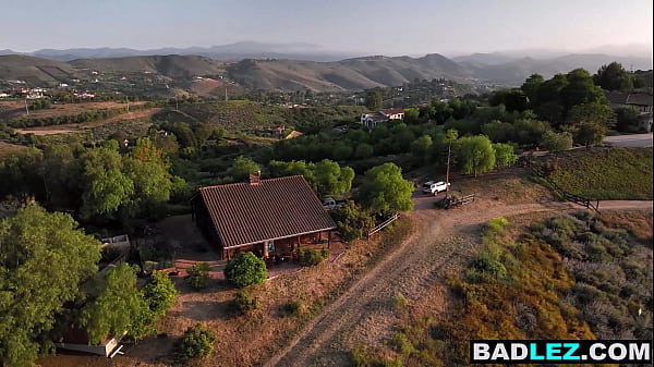 Nonton Naughty Babe Taking Care Of Her Neglected Gfs Hungry Pussy thumbnail