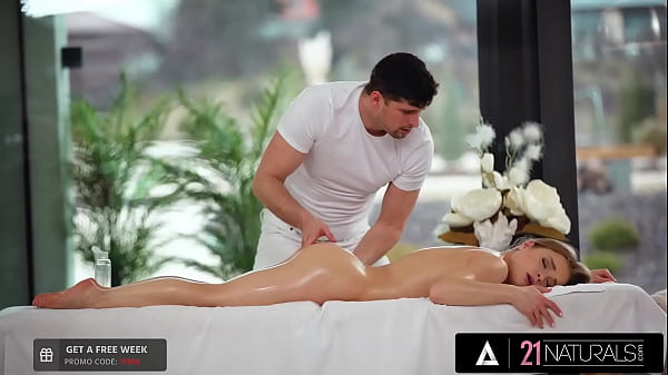 Play MP4 - 21 NATURALS - Cutie Alexa Flexy Gets Her Juicy Ass Fingered And Fucked After A Massage