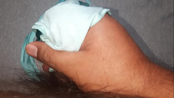 Play MP4 - Buena corrida de leche sobre los calzoncitos celestes favoritos de mi amiga