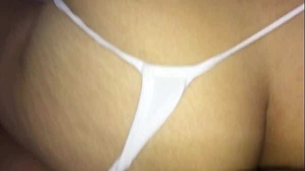 Jovewn tammy a los 18 a&ntilde;os estrenando su primera tanga en casa de alquiler