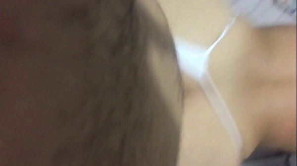 Jovewn tammy a los 18 a&ntilde;os estrenando su primera tanga en casa de alquiler 