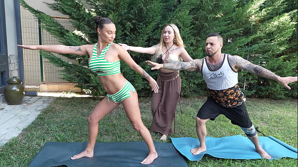 Yoga with two chicks ends in hardcore 3some 