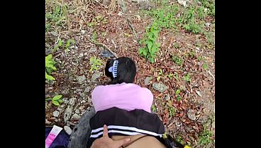 Play MP4 - se ecxita en publico extremadamente arriesgado mientras pasa la gente