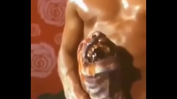 Who is she? &iquest_Quien es es ella?