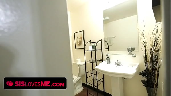 Play MP4 - Aidra Fox gives her stepbro a sinful blowjob after he finger fuck her