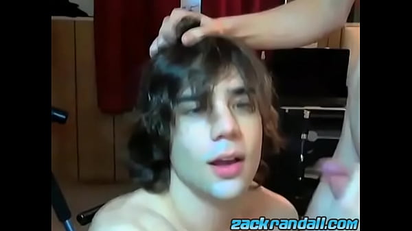 Athletic gay jock fools around before BJ 