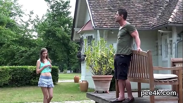 Fantastic centerfold gets her tight slit full of warm piss and_splashes