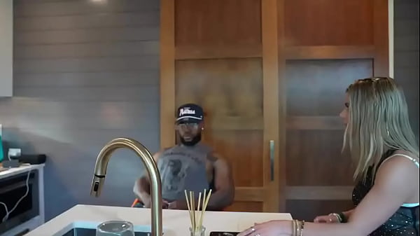 Nonton He&rsquo;ll Never Know thumbnail