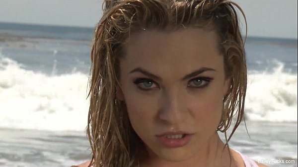 Dahlia SkyFun at_the beach