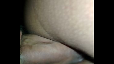 Me saca los panties y lo mete muy rico 