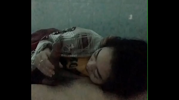 Em g&aacute;i th&iacute;ch b&uacute; cu 