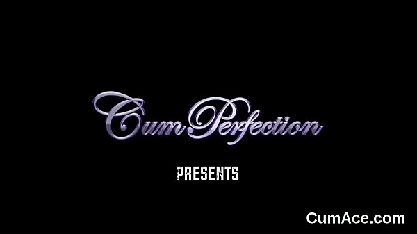 Nonton Unusual Centerfold Gets Sperm Shot On Her Face Sucking All The Sperm thumbnail