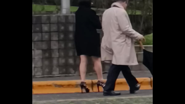 Lic con piernotas y tacones 