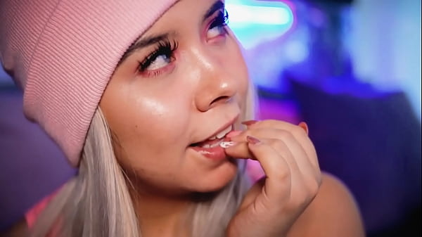 Sexy Colombian makes a living sucking her stepbrother's cock live 