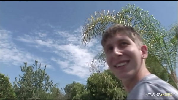 Play MP4 - Racy blonde forgot she sent a request to do porn but is happy to continue