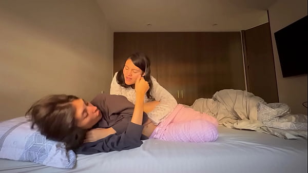 Play MP4 - Don't make noise&excl;&excl; I don't want my husband to find out about my lesbianism&excl;&excl;