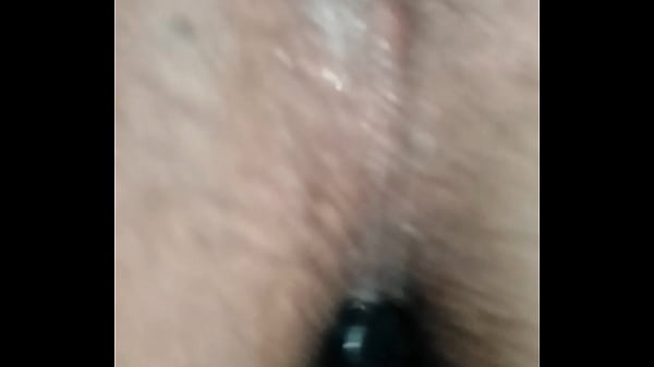 Gordo atolando o consolo no rabo 