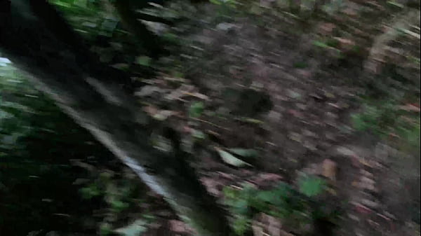 Pagando Um Boquete Na Trilha Para Relaxar thumbnail