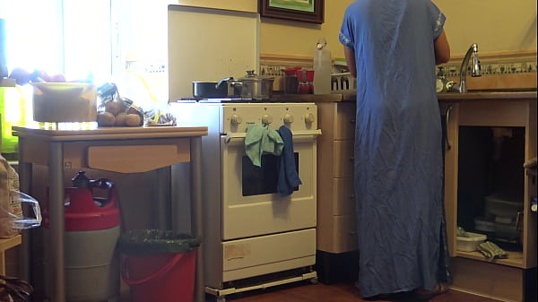 Play MP4 - Arab milf gets big cumshot from horny masturbating stepson