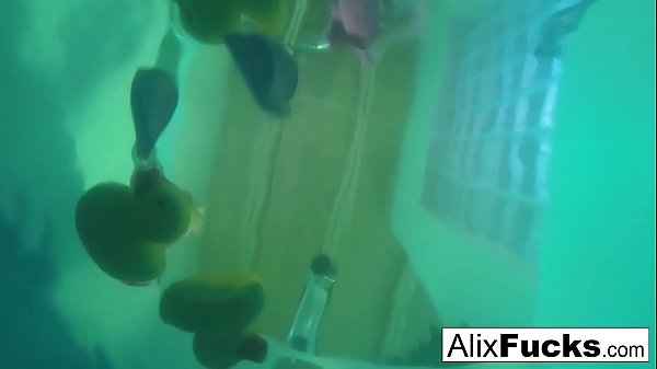 Hot babes love to fuck 