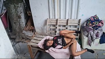 Dando o cu no quintal de casa