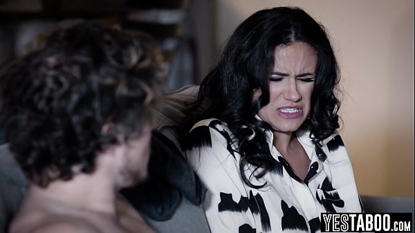 Play MP4 - Big boobs MILF convinces husband with some hardcore anal